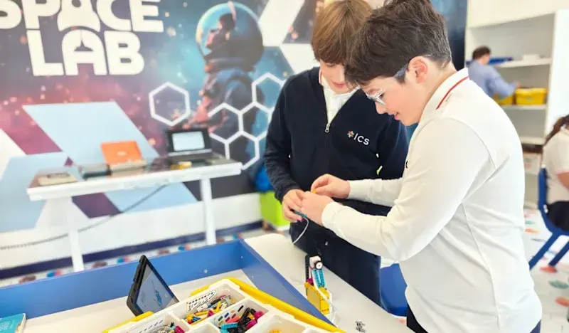 students building an electronics project together in the Space Lab classroom.